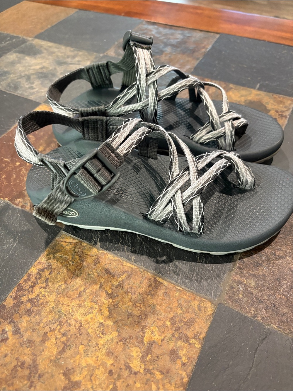 Chaco Strappy Outdoor Sandals in Dark Green and Gray womens size 8. EUC